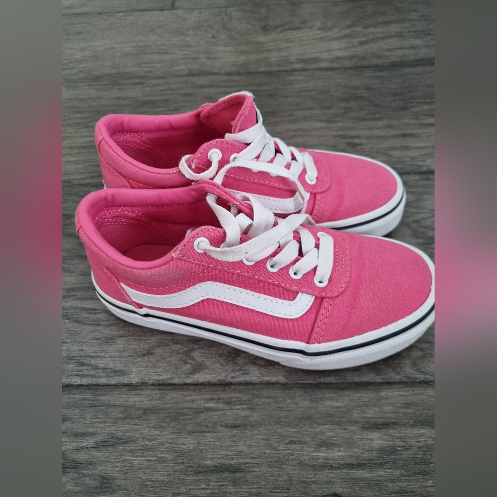 Girls vans sneakers.